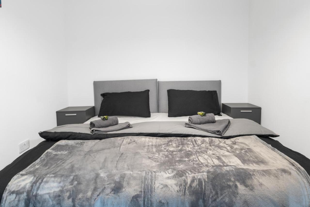 Bradford City Centre Apartments: Extended Stay with Self Check-In Room photo